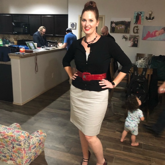 MEET YOUR POSHER - Picture 3 of 4